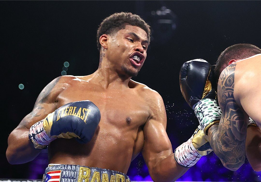SHAKUR STEVENSON GOLPEA A ÓSCAR VALDEZ DURANTE SU PELEA