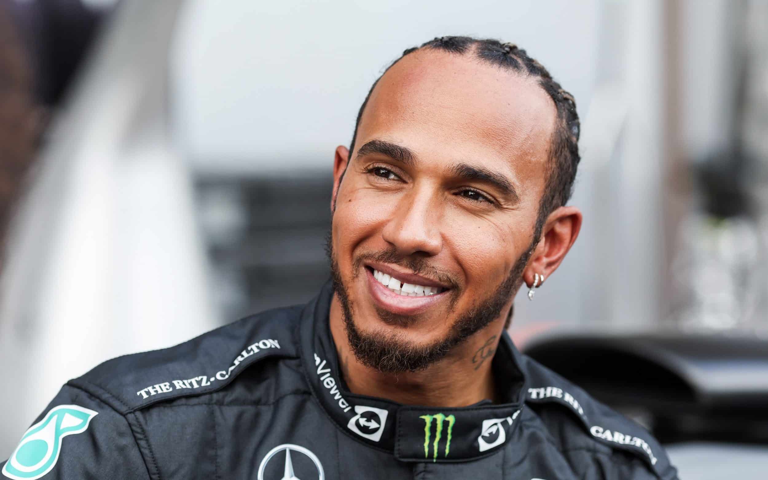 LEWIS HAMILTON EXPRESA SU SOLIRADIDAD CON LOS AFECTADOS EN GUERRERO.
