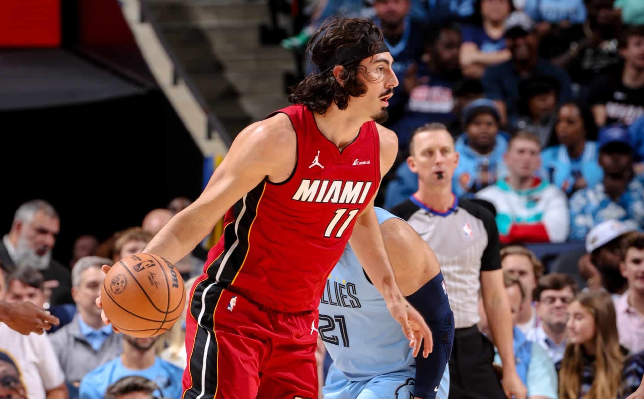 EL JUGADOR MEXICANO DEL HEAT JAIME JÁQUEZ JR EN EL PARTIDO ANTE LOS GRIZZLIES