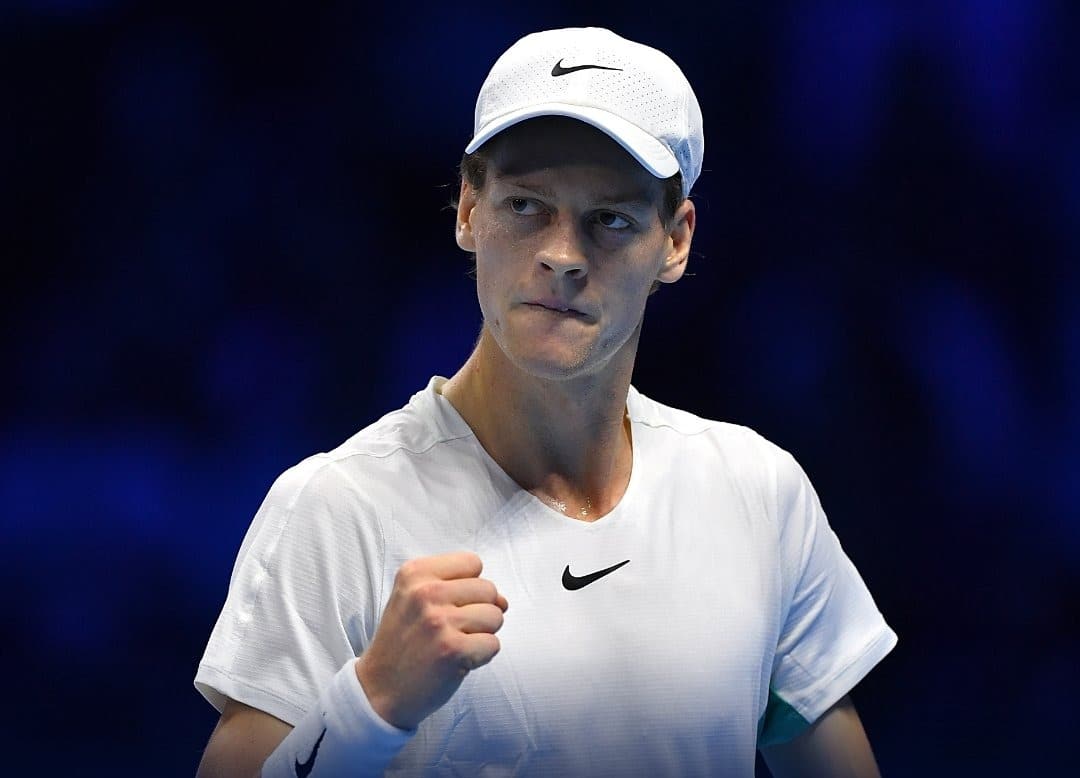 JANNIK SINNER FESTEJA EL TRIUNFO SOBRE NOVAK DJOKOVIC