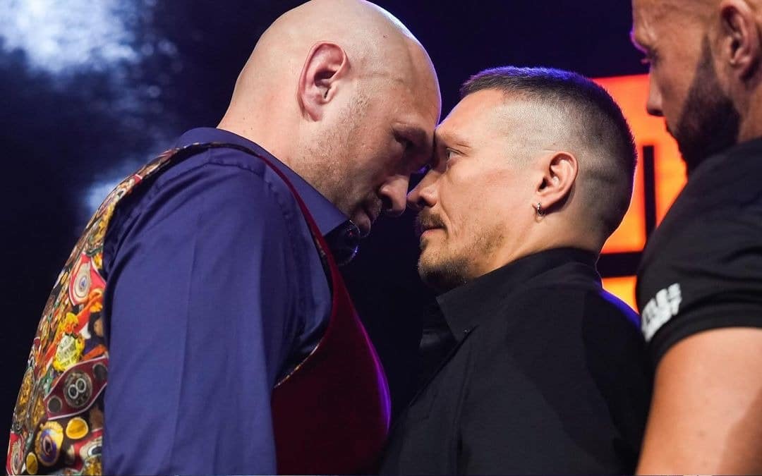 TYSON FURY Y OLEKSANDR USYK FRENTE A FRENTE LUEGO DE LA CONFERENCIA DE PRENSA
