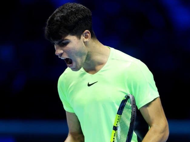 CARLOS ALCARAZ FESTEJA UN PUNTO ANTE ANDREY RUBLEV EN EL ATP FINALS