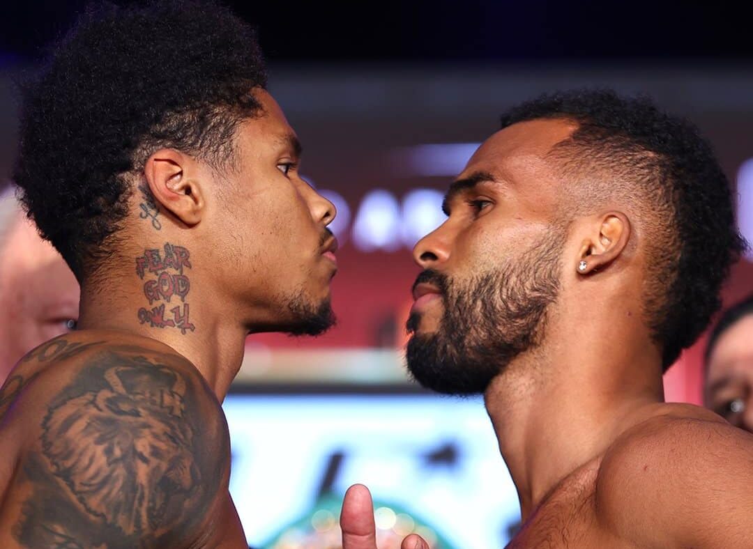 SHAKUR STEVENSON A LA IZQUIERDA Y EDWIND E LOS SANTOS A LA DERECHA, CARA A CARA TRAS EL PESAJE