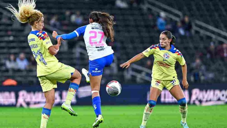 AMÉRICA Y PUEBLA EN LA DISPUTA DEL BALÓN