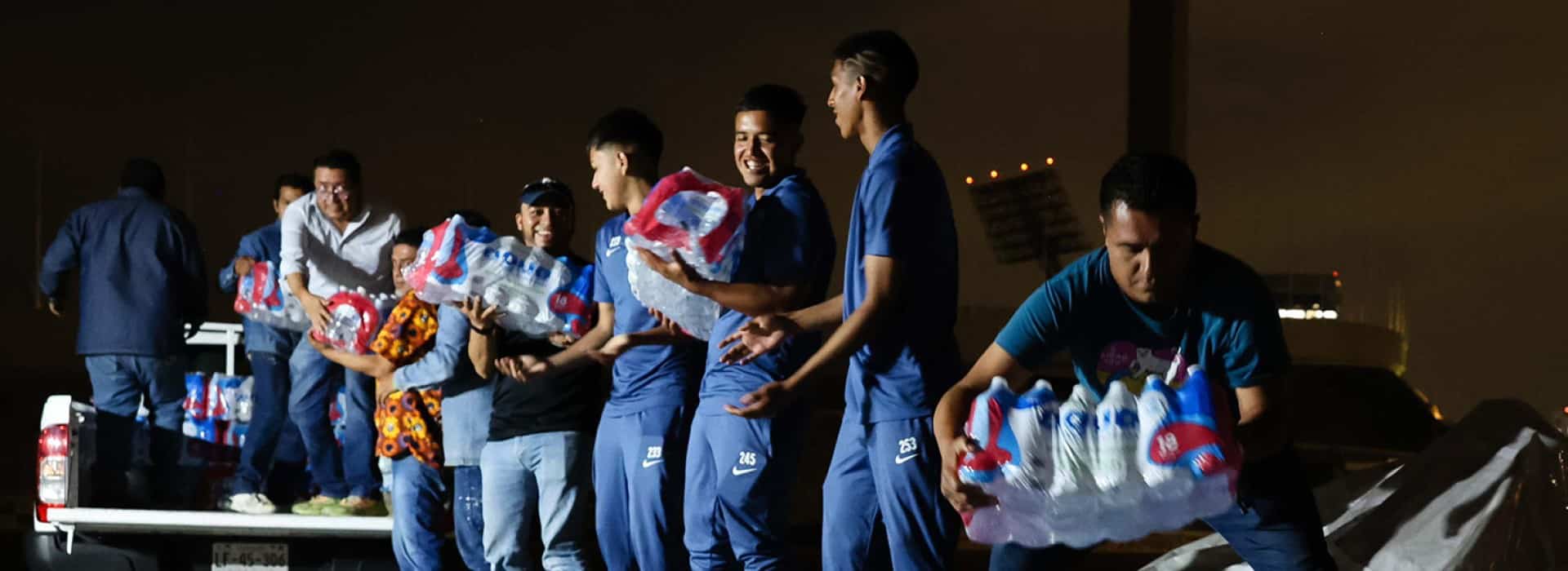 El equipo universitario sub-18 se suma a la ayuda humanitaria destinada a los damnificados del huracán Otis en Guerrero.