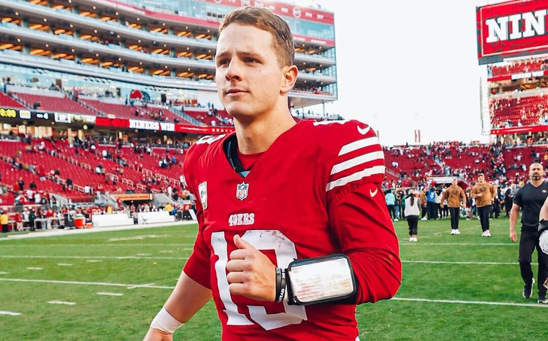 BROCK PURDY SALE DEL CAMPO LUEGO DEL TRIUNFO DE LOS 49ERS SOBRE LOS BUCCANEERS