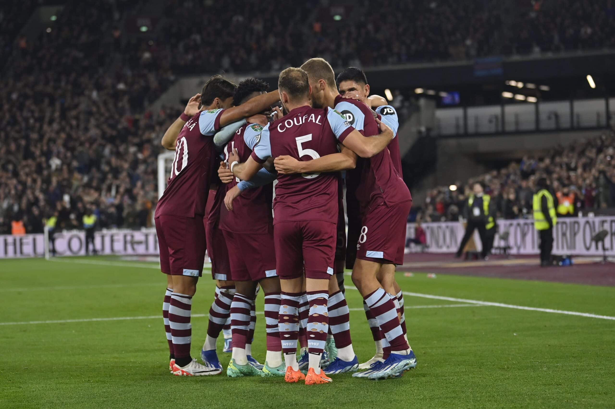 West Ham festejando una anotación