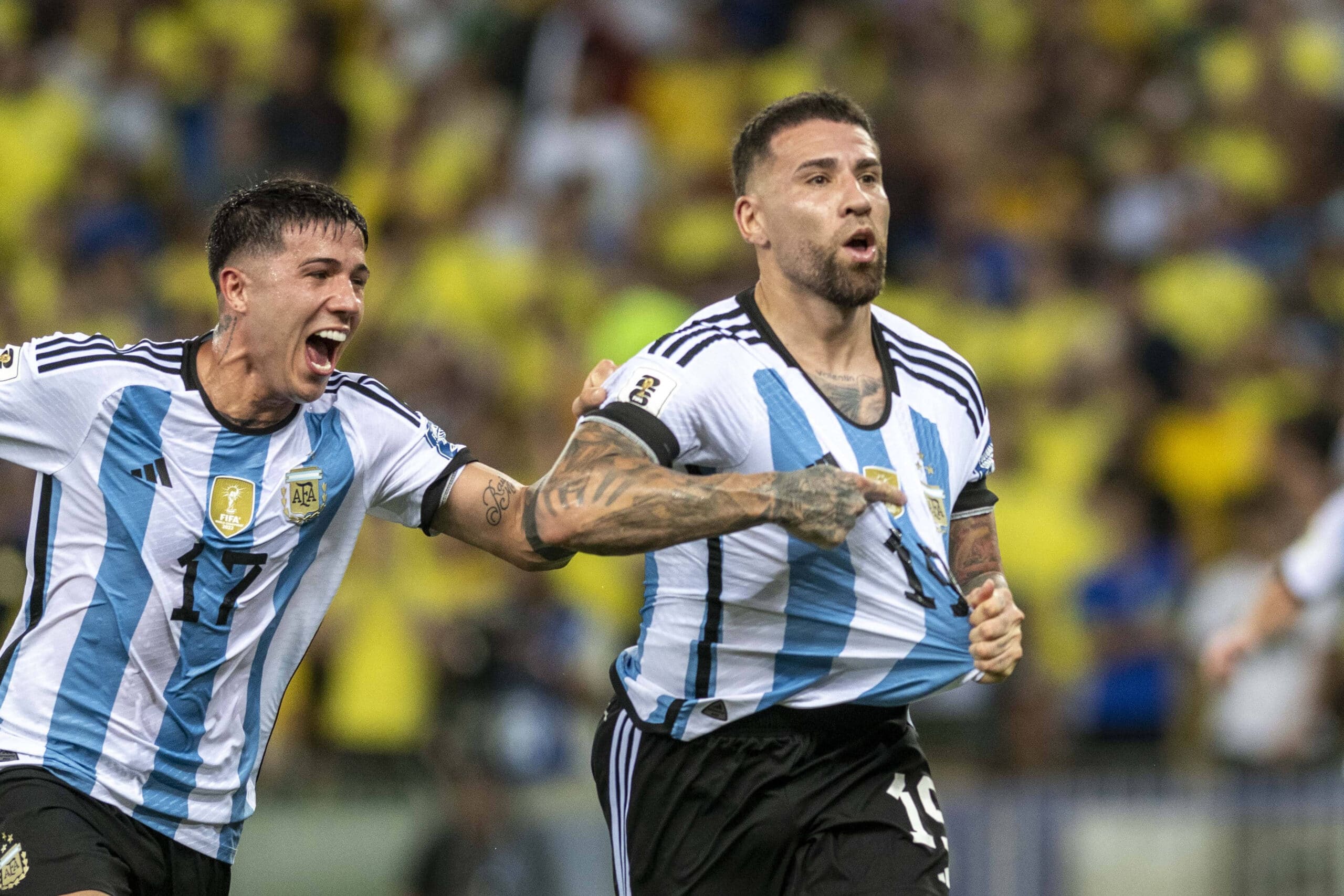 Otamendi festejando su anotación
