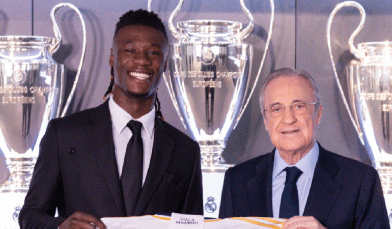 CAMAVINGA JUNTO EL PRESIDENTE Del Real MADRID