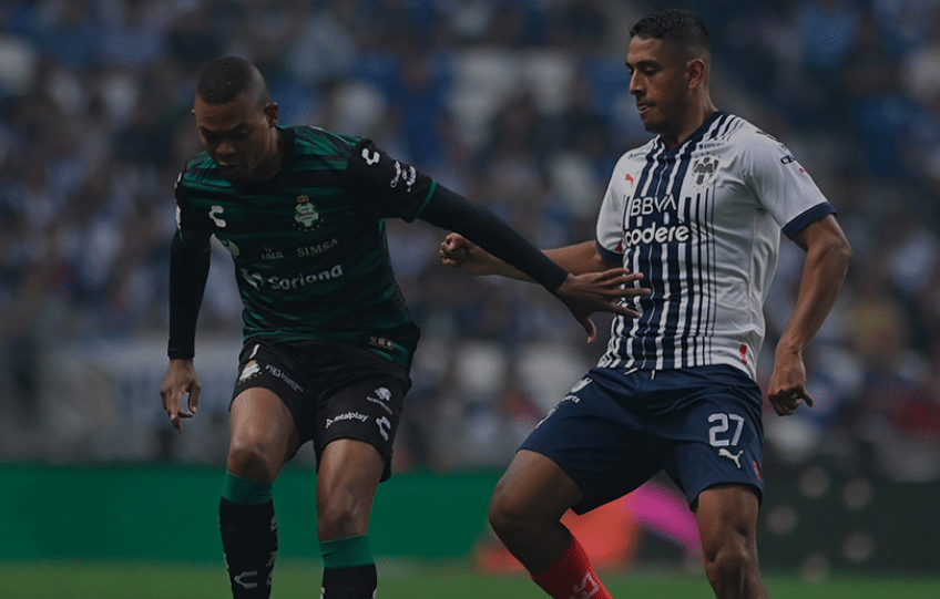 SANTOS Y RAYADOS DURANTE UN PARTIDO DE LIGA MX DEL PASADO