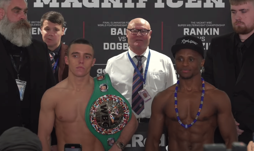 NICK BALL A LA IZQUIERDA E ISAAC DOGBOE A LA DERECHA LUEGO DEL PESAJE