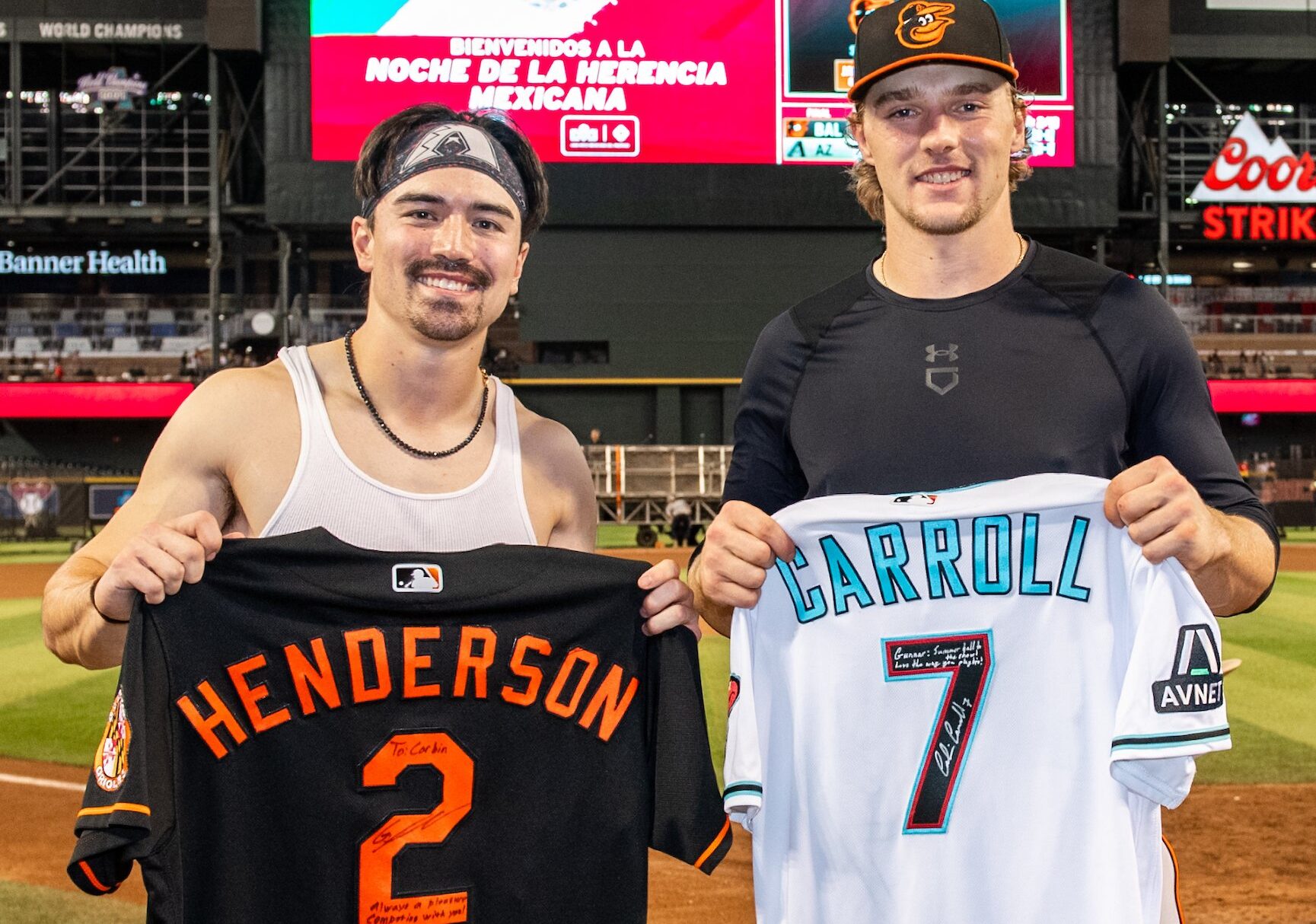 CORBIN CARROLL DE LOS DIAMONDBACKS A LA IZQUIERDA, Y GUNNAR HENDERSON DE LOS ORIOLES A LA DERECHA