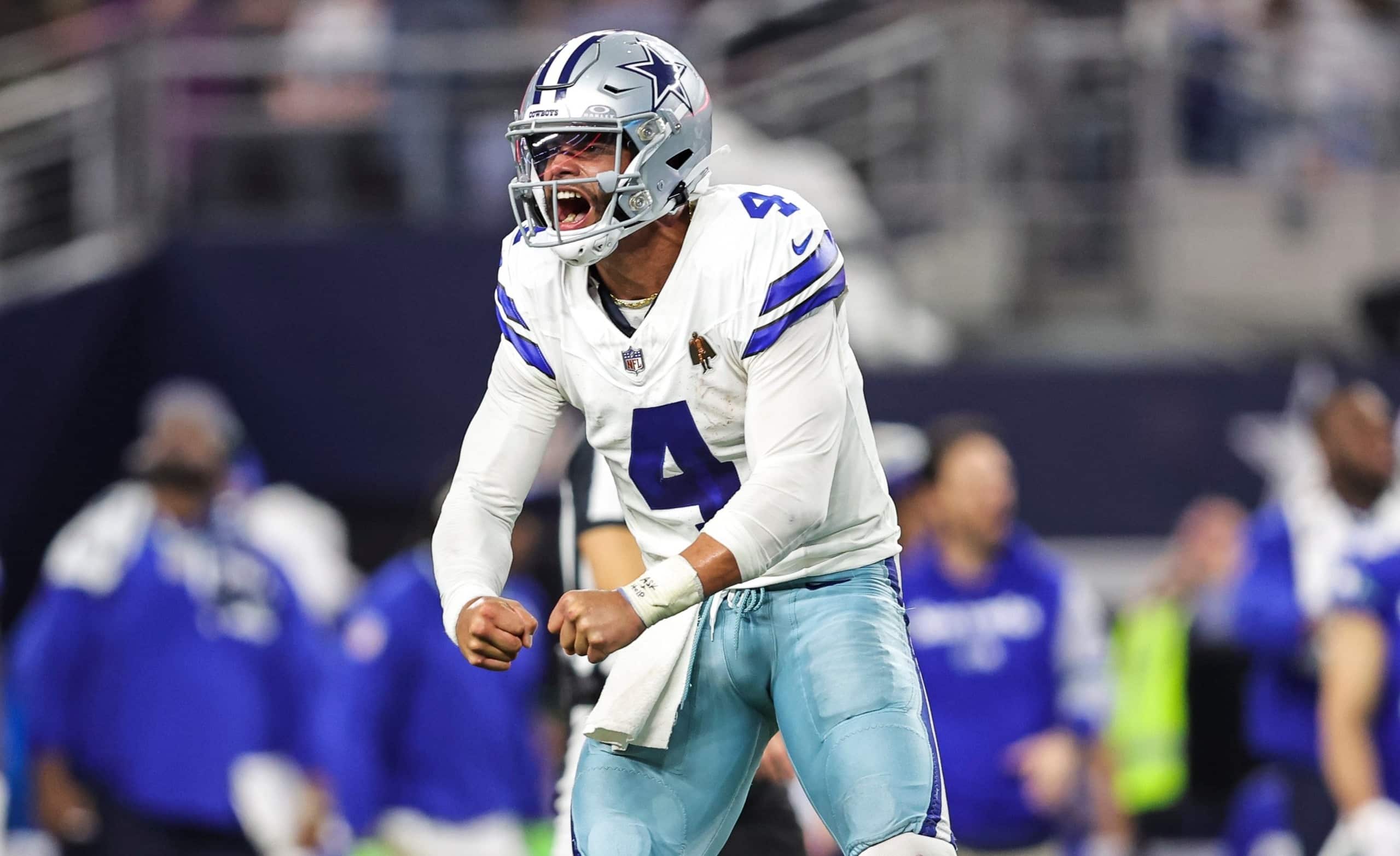 DAK PRESCOTT, MARISCAL DE CAMPO DE LOS DALLAS COWBOYS, CELEBRA EL TRIUNFO