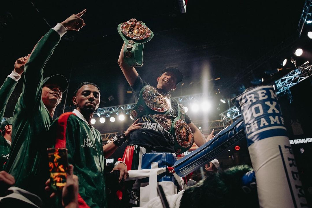 DAVID BENAVÍDEZ FESTEJA SU TRIUNFO ANTE DEMETRIUS ANDRADE