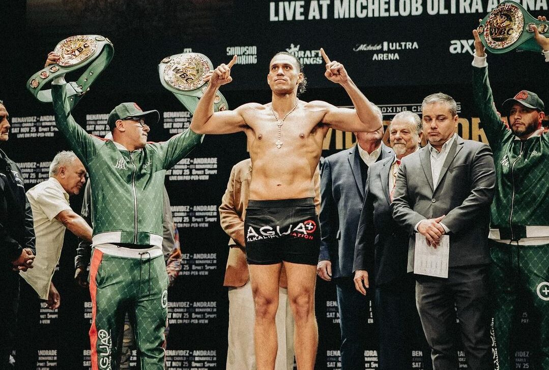DAVID BENAVÍDEZ EN LA CEREMONIA DE PESAJE PREVIO A SU PELEA CON DEMETRIUS ANDRADE