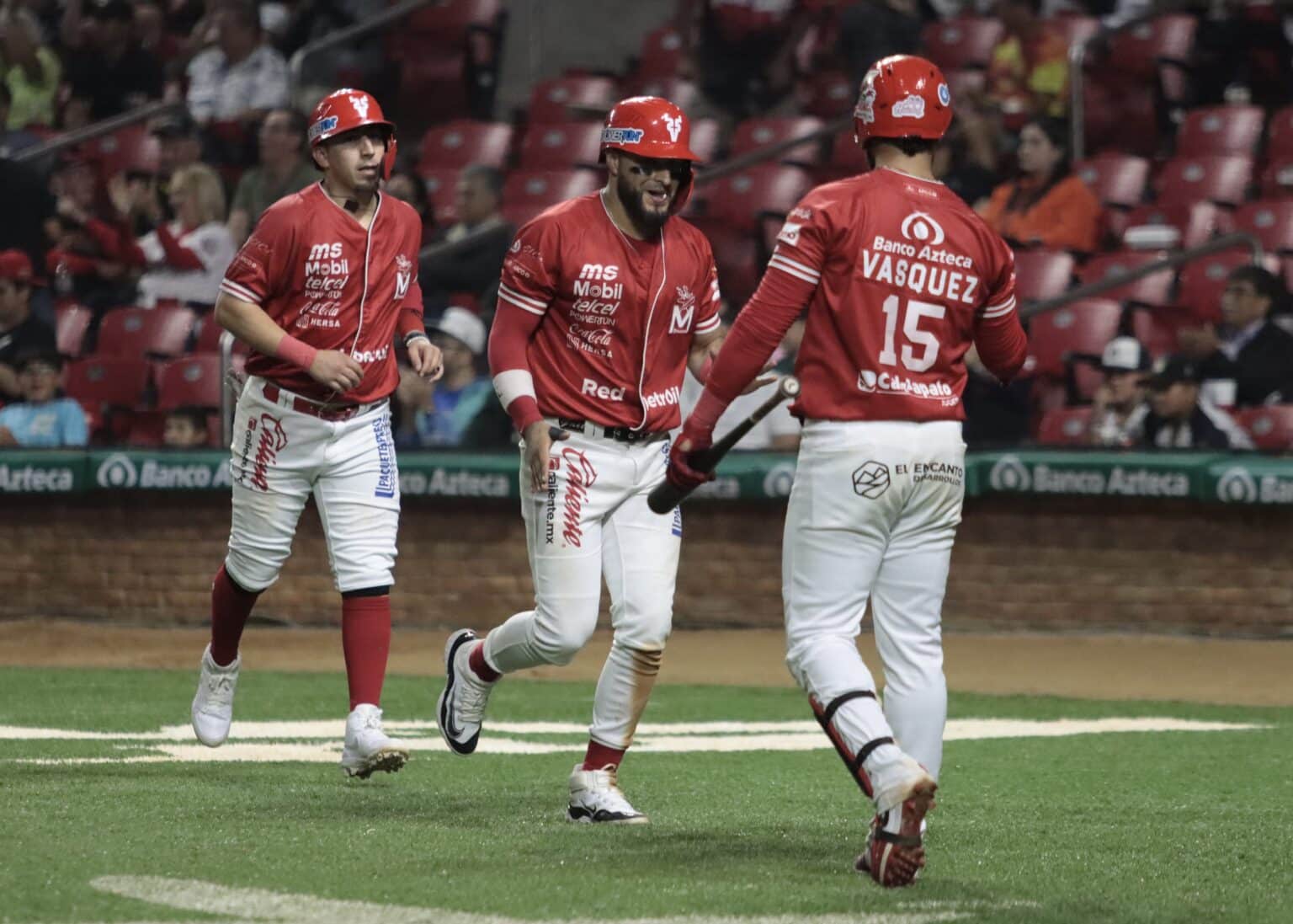 RICKY ÁLVAREZ LLEGO AL HOME CON CARRERA