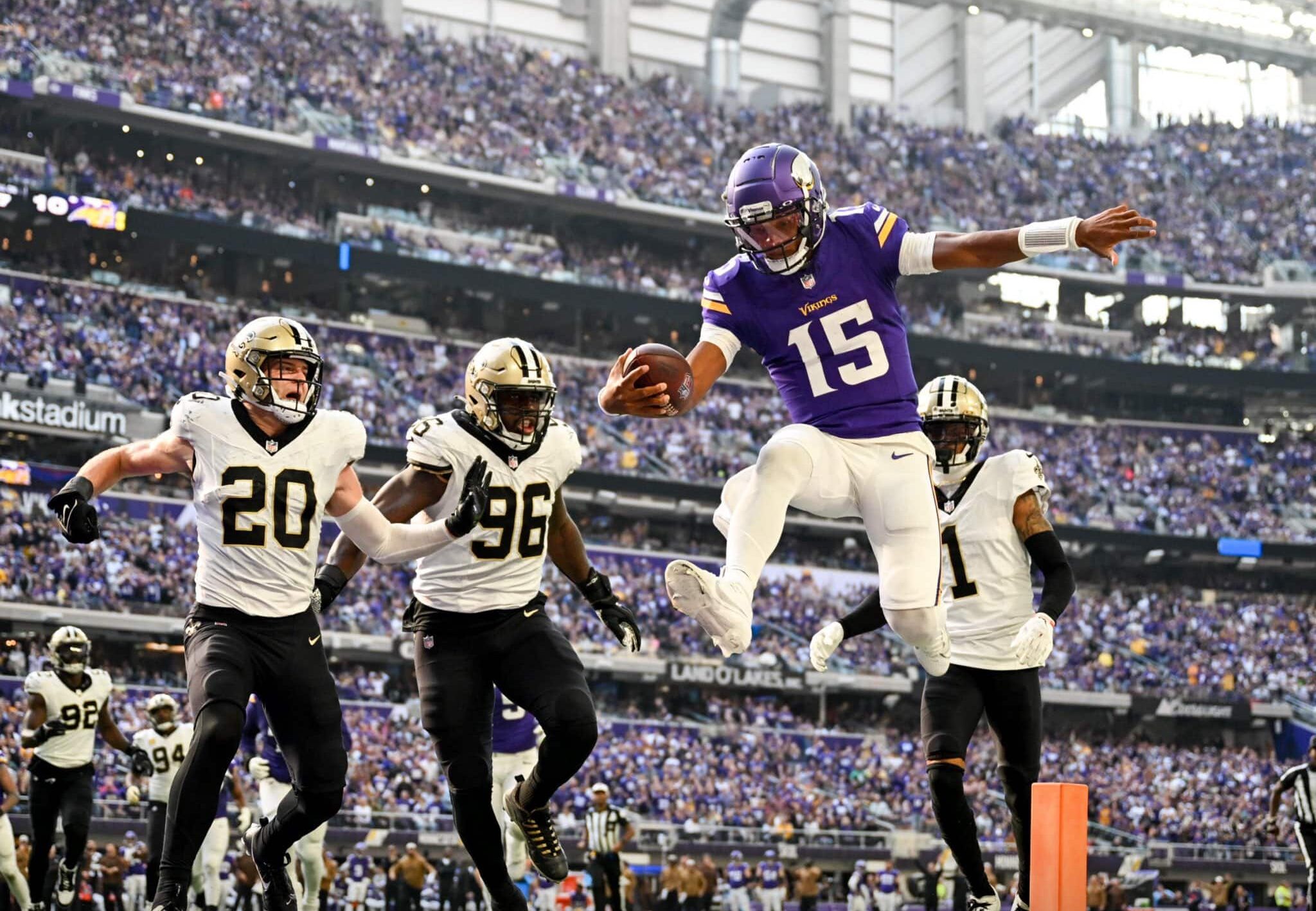 JOSHUA DOBBS HACE UNA ANOTACIÓN ANTE LOS SAINTS
