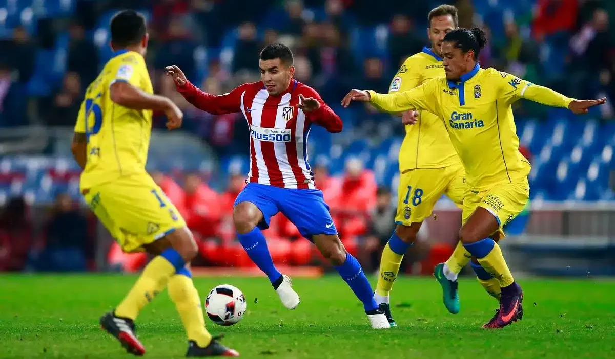 Correa contra la defensa de Las Palmas