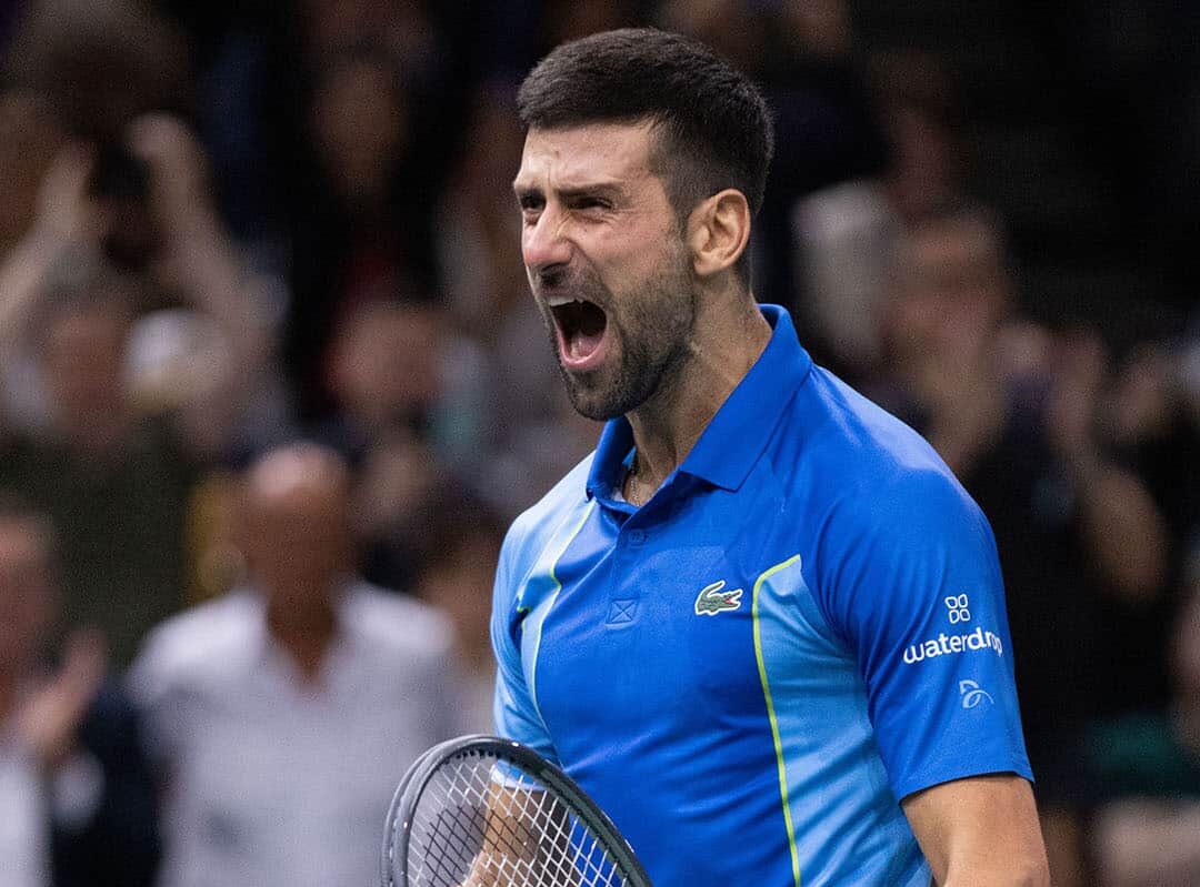 NOVA DJOKOVIC FESTEJA UN PUNTO EN UN PARTIDO DE TENIS