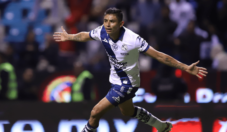 JUGADOR DE PUEBLA CELEBRA EL GOL