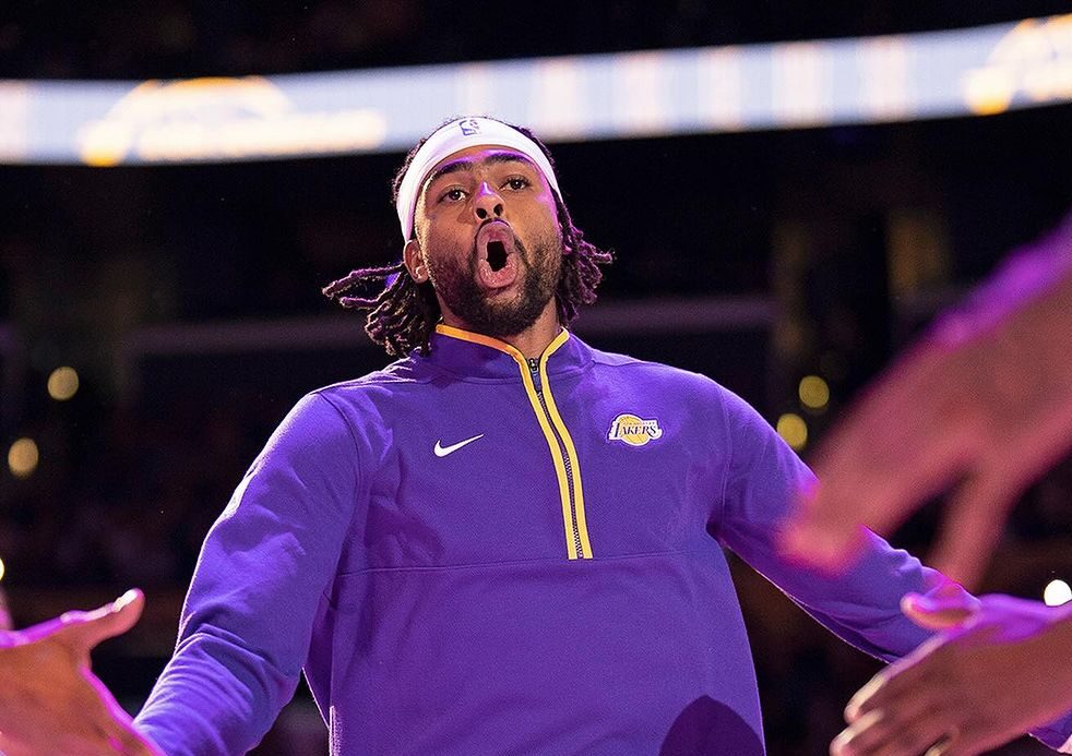 D'ANGELO RUSSELL ENTRA A LA DUELA PREVIO A UN JUEGO