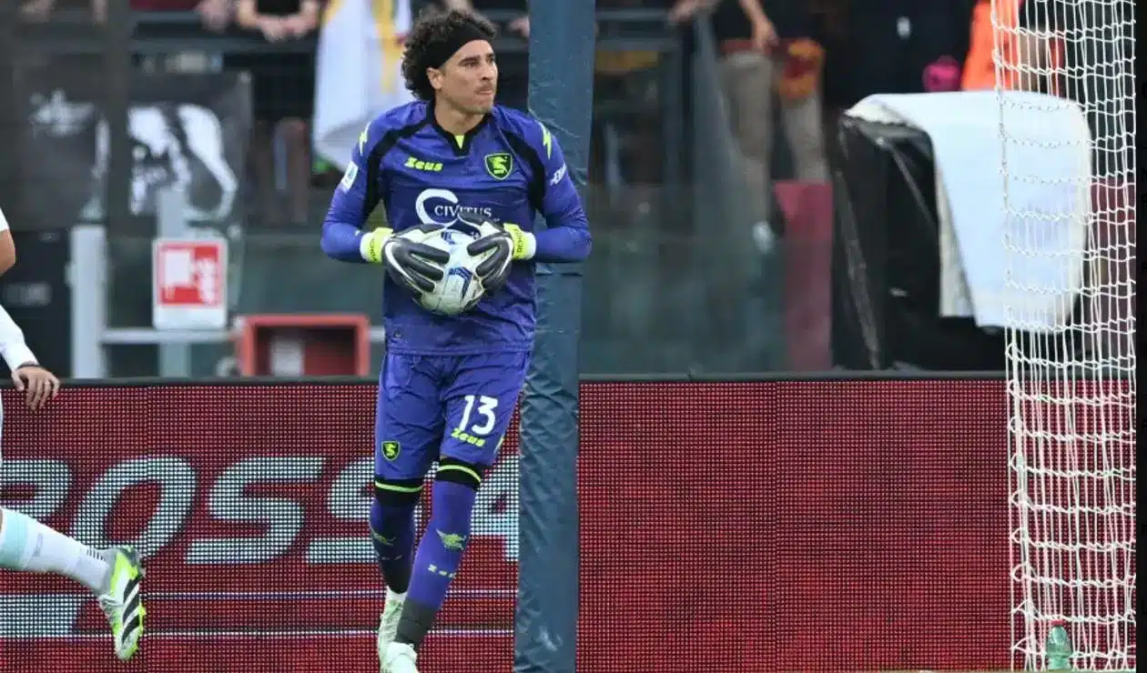 Ochoa atajando un disparo