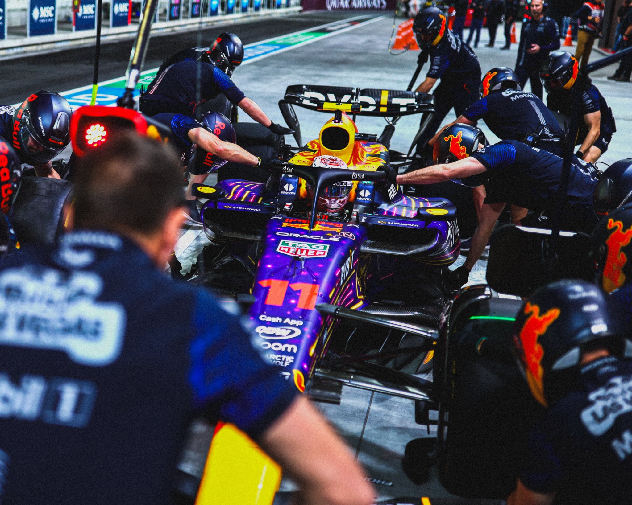 SERGIO PÉREZ,PILOTO MEXICANO DEL EQUIPO DE RED BULL DENTRO DE SU MONOPLAZA