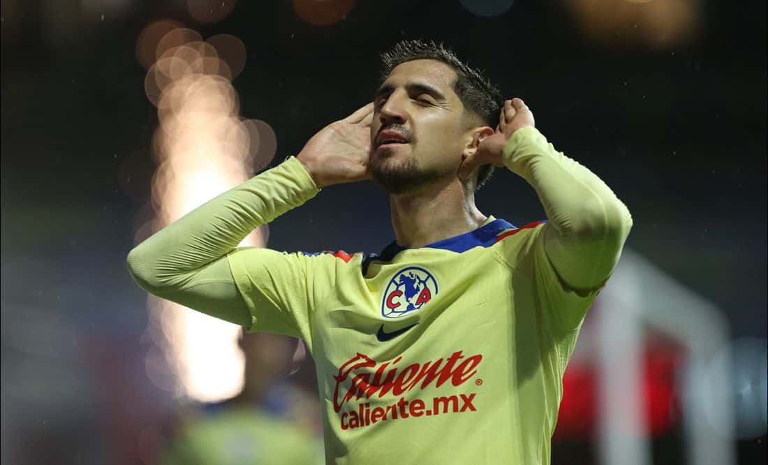 DIEGO VALDEZ BURLANOSE DE LA AFICIÓN RIVAL