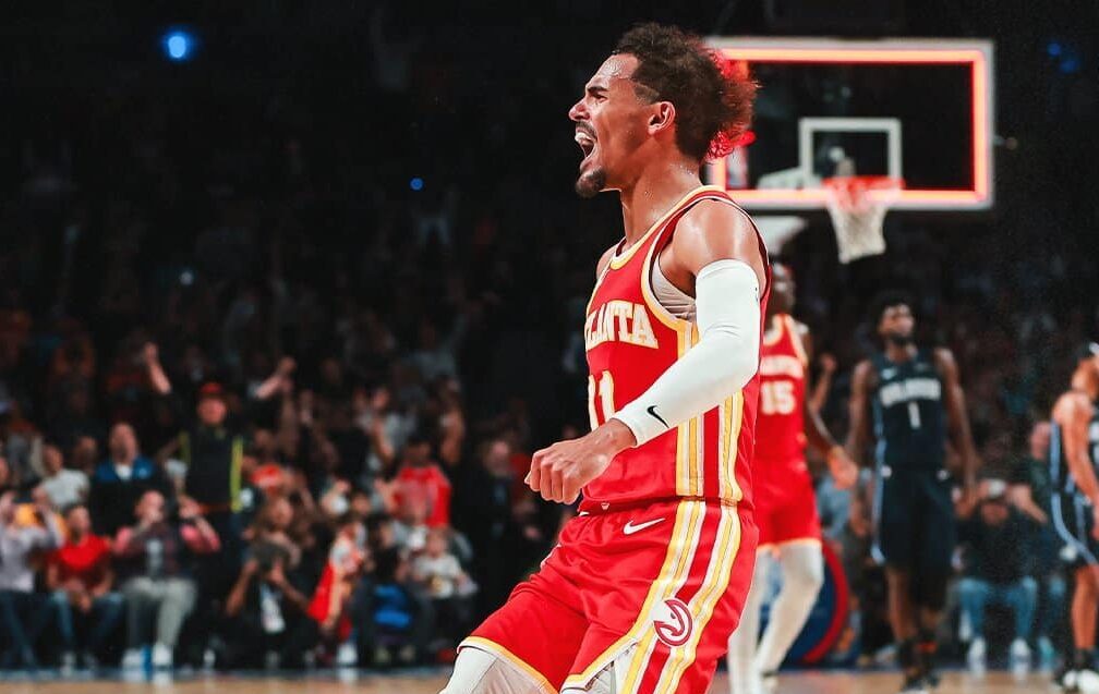 TRAE YOUNG CELEBRA LA VICTORIA DE LOS HAWKS ANTE EL MAGIC EN LA CIUDAD DE MÉXICO