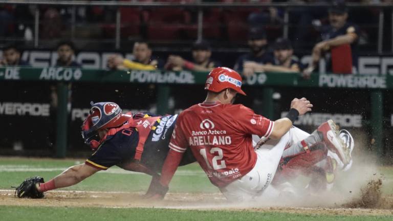 ARELLANO VENCE EL TIRO Y ANOTA PARA LOS VENADOS
