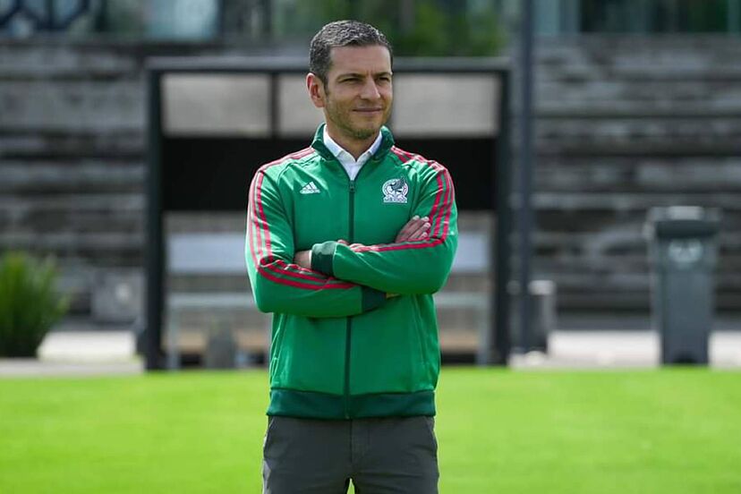 JAIME LOZANO OBSERVA LA PRACTICA DE LA SELECCIÓN