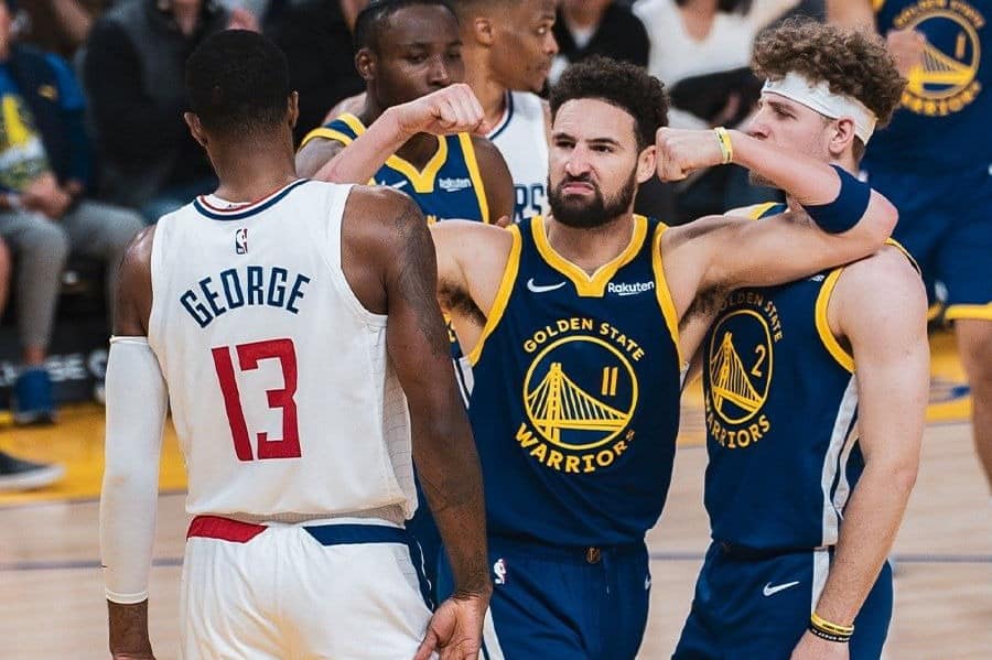 KLAY THOMPSON DE LOS WARRIORS CELEBRA FRENTE A PAUL GEORGE