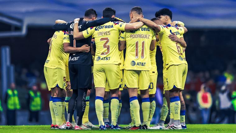 Jugadores del América previo al juego de ida de la final en el estadio Universitario.