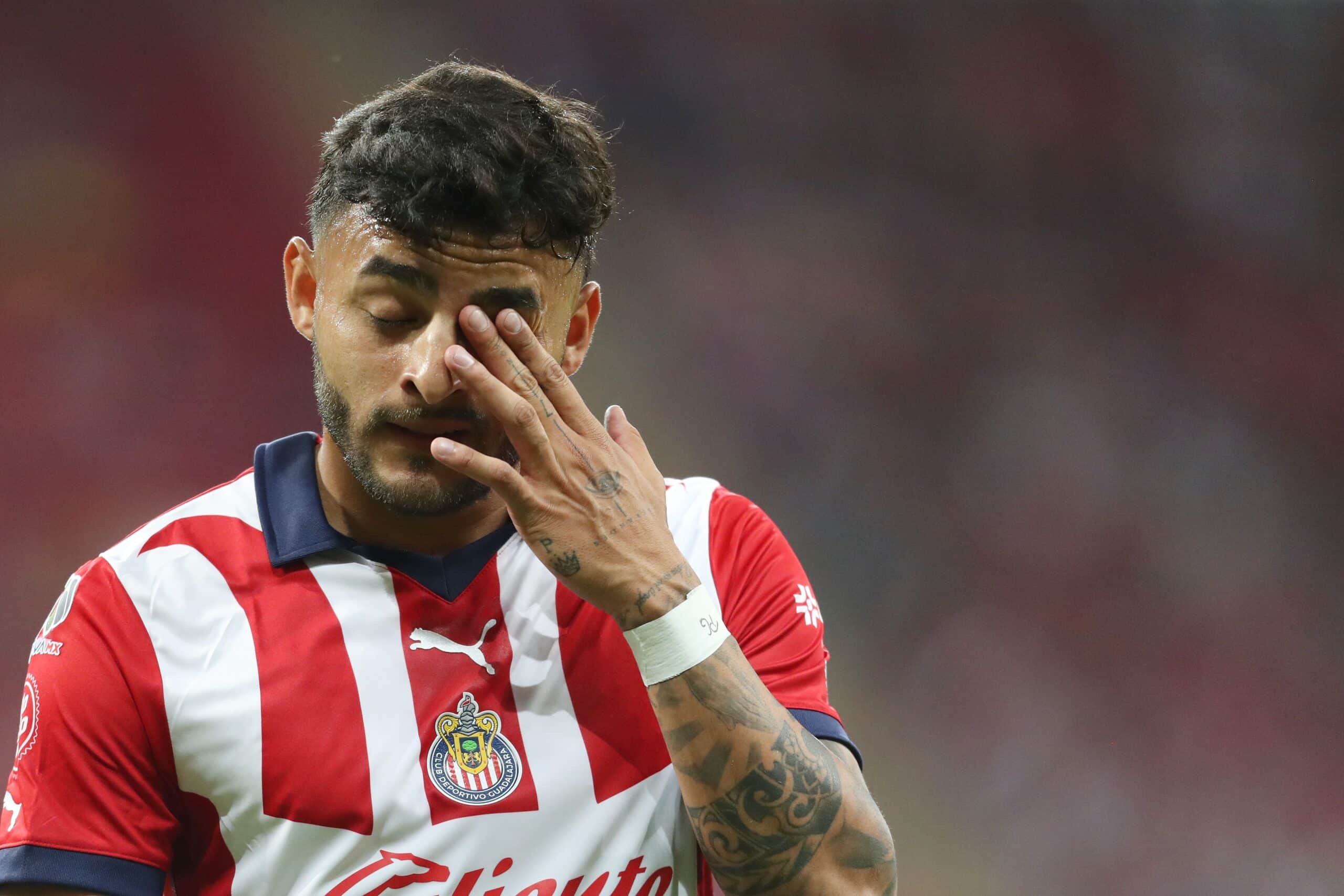 Alexis Vega molesto en duelo de la fase regular del Apertura 2023 de la Liga MX.
