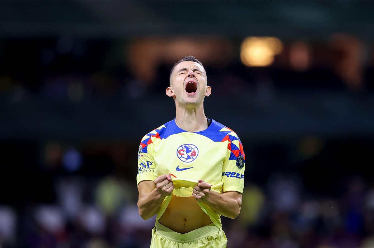 Álvaro Fidalgo se queja tras falla en la Liguilla del Apertura 2023.
