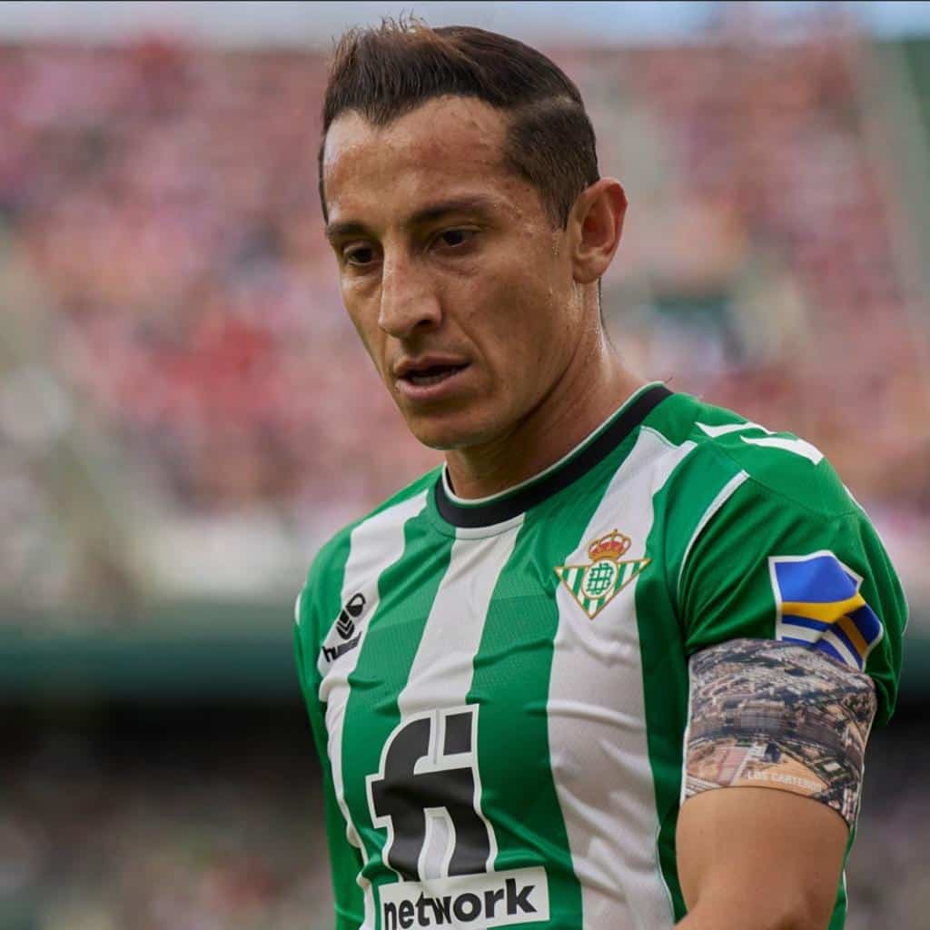 Andrés Guardado en partido del Real Betis de España.