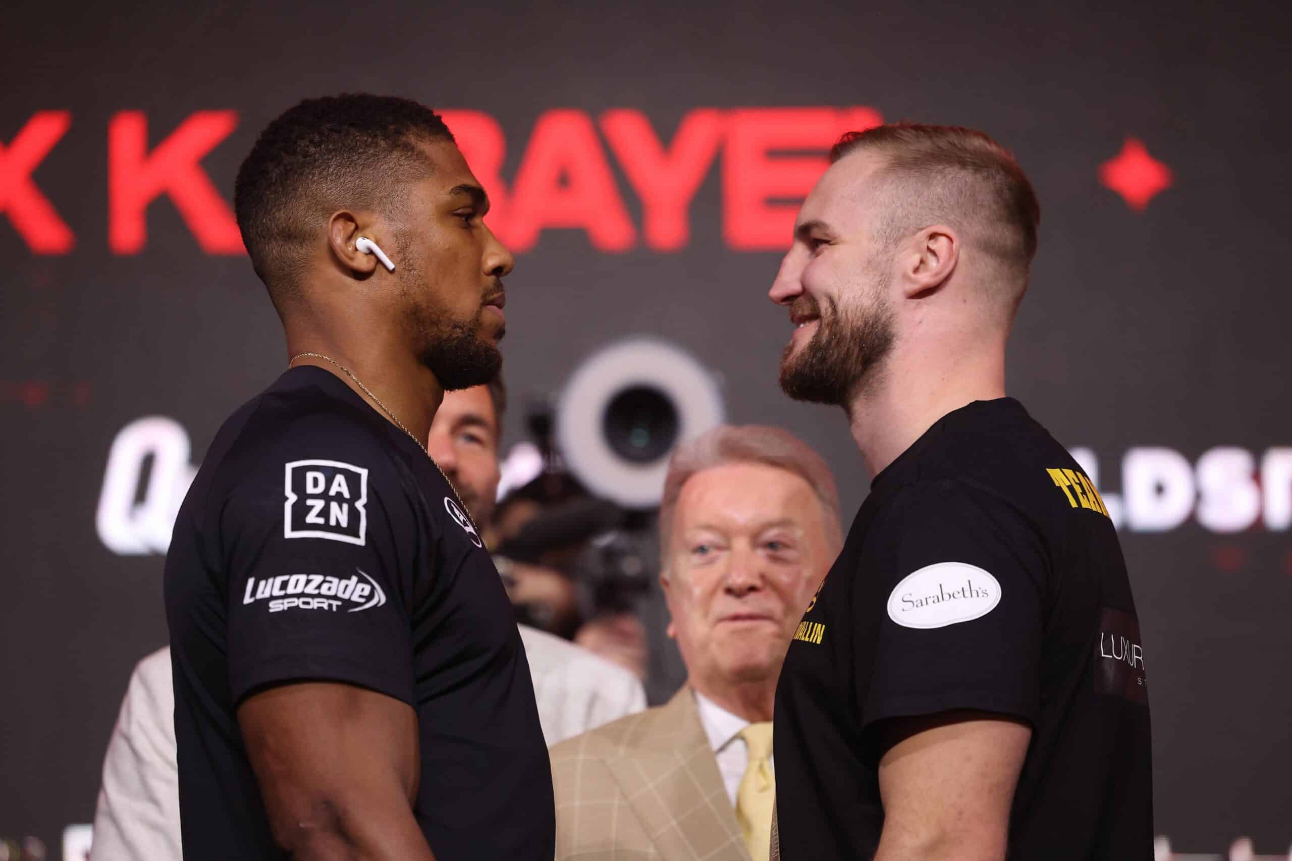 ANTHONY JOSHUA A LA IZQUIERDA Y OTTO WALLIN A LA DERECHA, CARA A CARA TRAS LA CONFERENCIA DE PRENSA