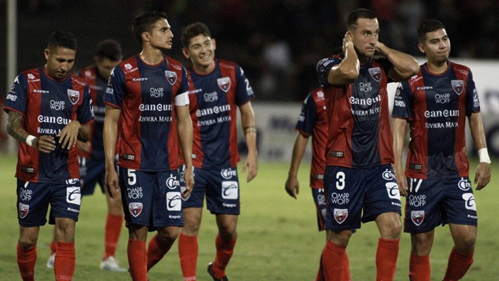 Jugadores de Potros del Atlante al finalizar de un juego en el Ascenso.