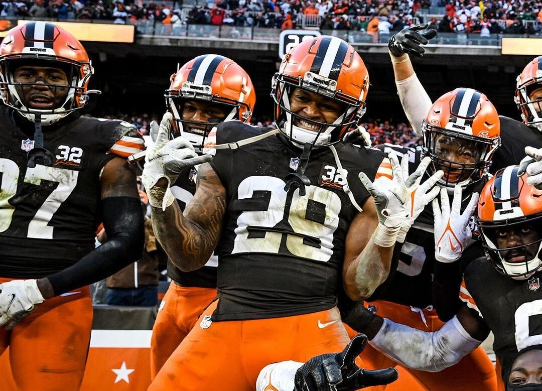 LOS BROWNS FESTEJAN UN TRIUNFO EN LA NFL