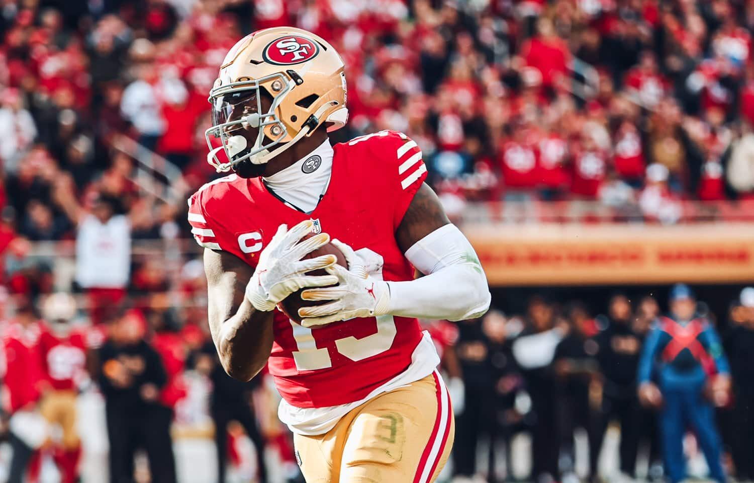 DEEBO SAMUEL DE LOS 49ERS ANOTA EN EL PARTIDO ANTE SEATTLE