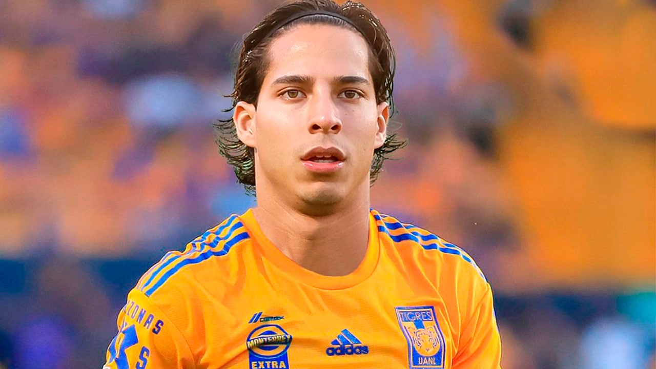 Diego Lainez previo a un duelo con Tigres.