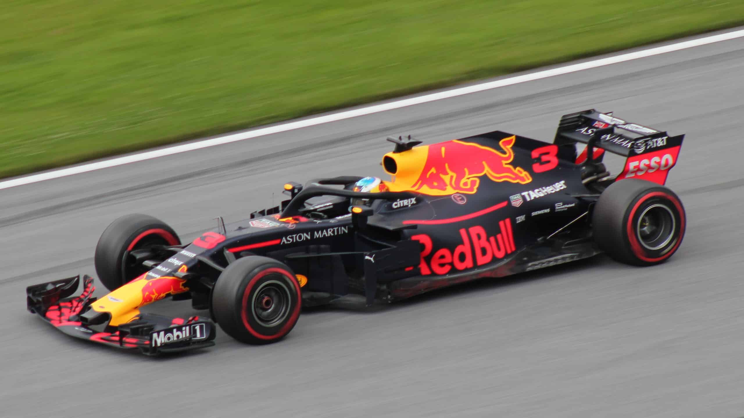 Red Bull en el liderato de la coompetencia