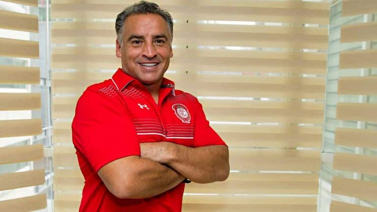 Fabián Estay en su faceta como directivo de Diablos Rojos del Toluca.