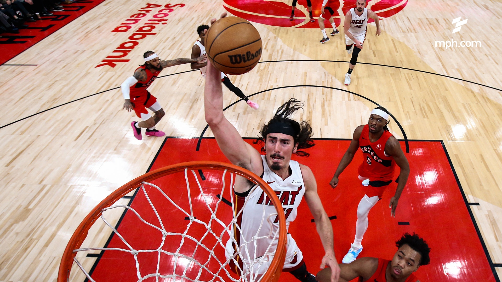 JAIME JÁQUEZ JR DEL HEAT HACE UNA CLAVADA ANTE LOS RAPTORS