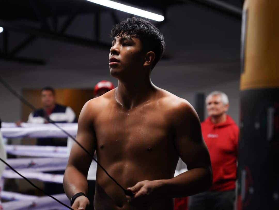 JAIME MUNGUÍA, BOXEADOR MEXICANO, DURANTE UN ENTRENAMIENTO