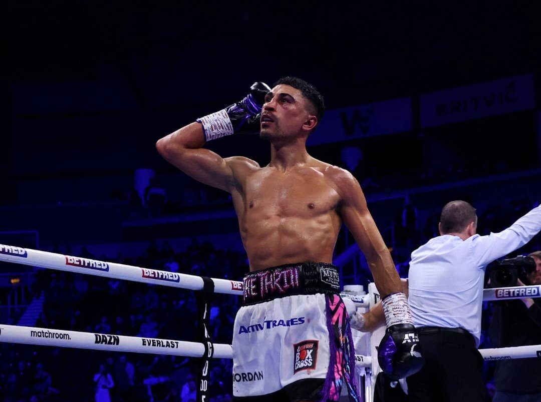 JORDAN GILL CELEBRA LA VICTORIA SOBRE MICHAEL CONLAN