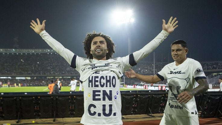 CHINO HUERTA FESTEJA EL GOL