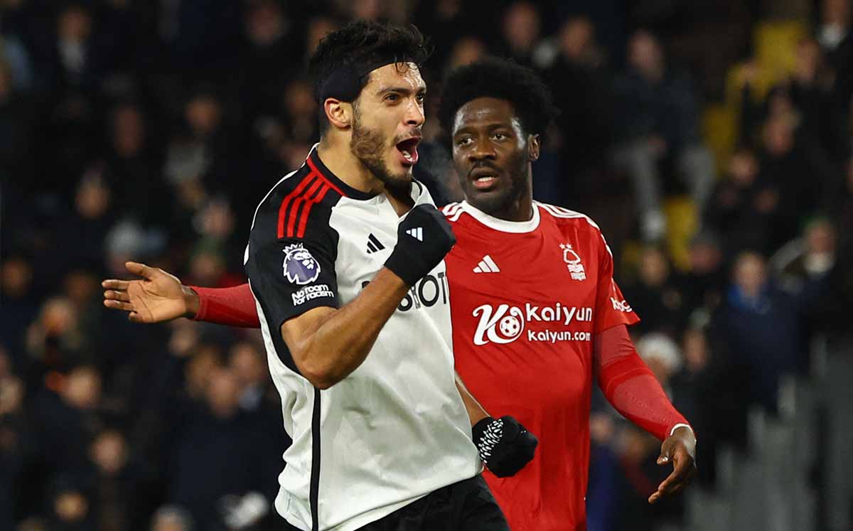 Raúl Jiménez festeja gol ante el Nottingham Forest.