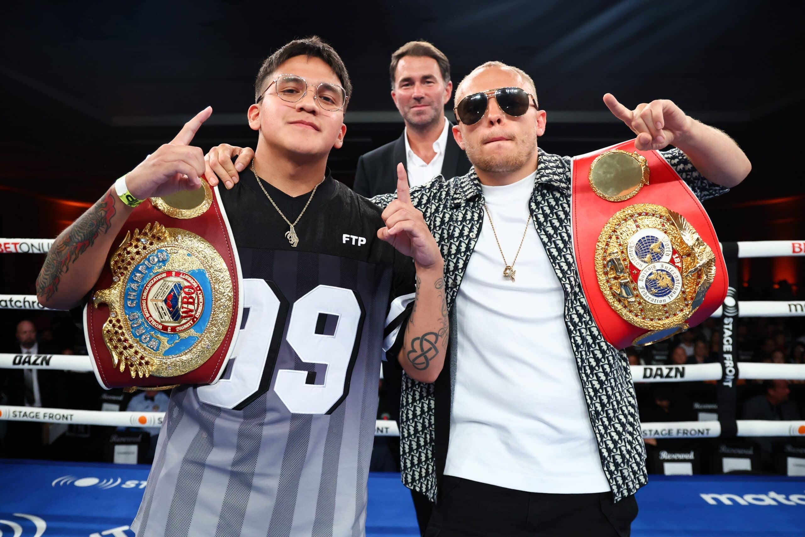 JESSE RODRÍGUEZ Y SUNNY EDWARDS POSAN PARA LA FOTO