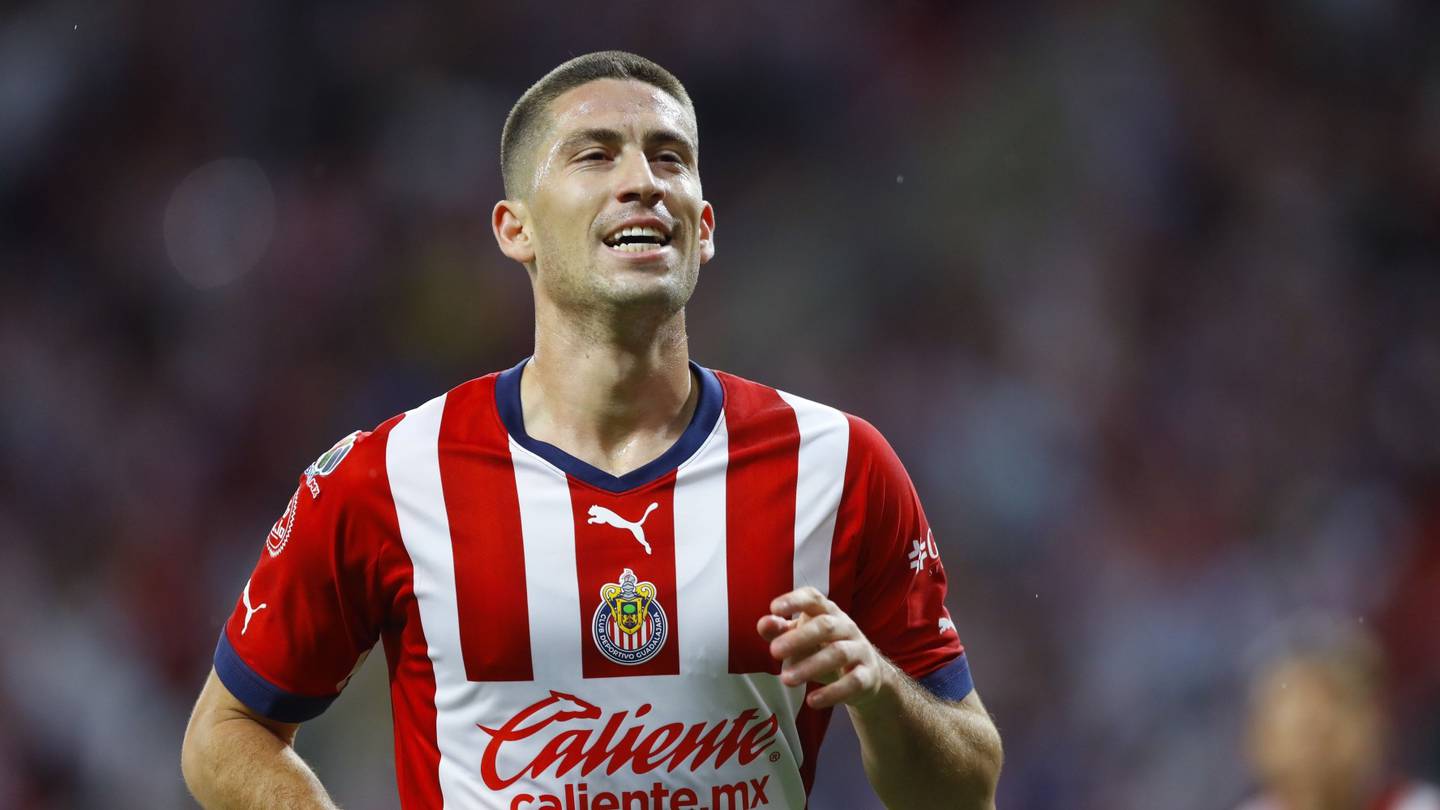 Santiago Ormeño en su paso con las Chivas en al Liga MX.